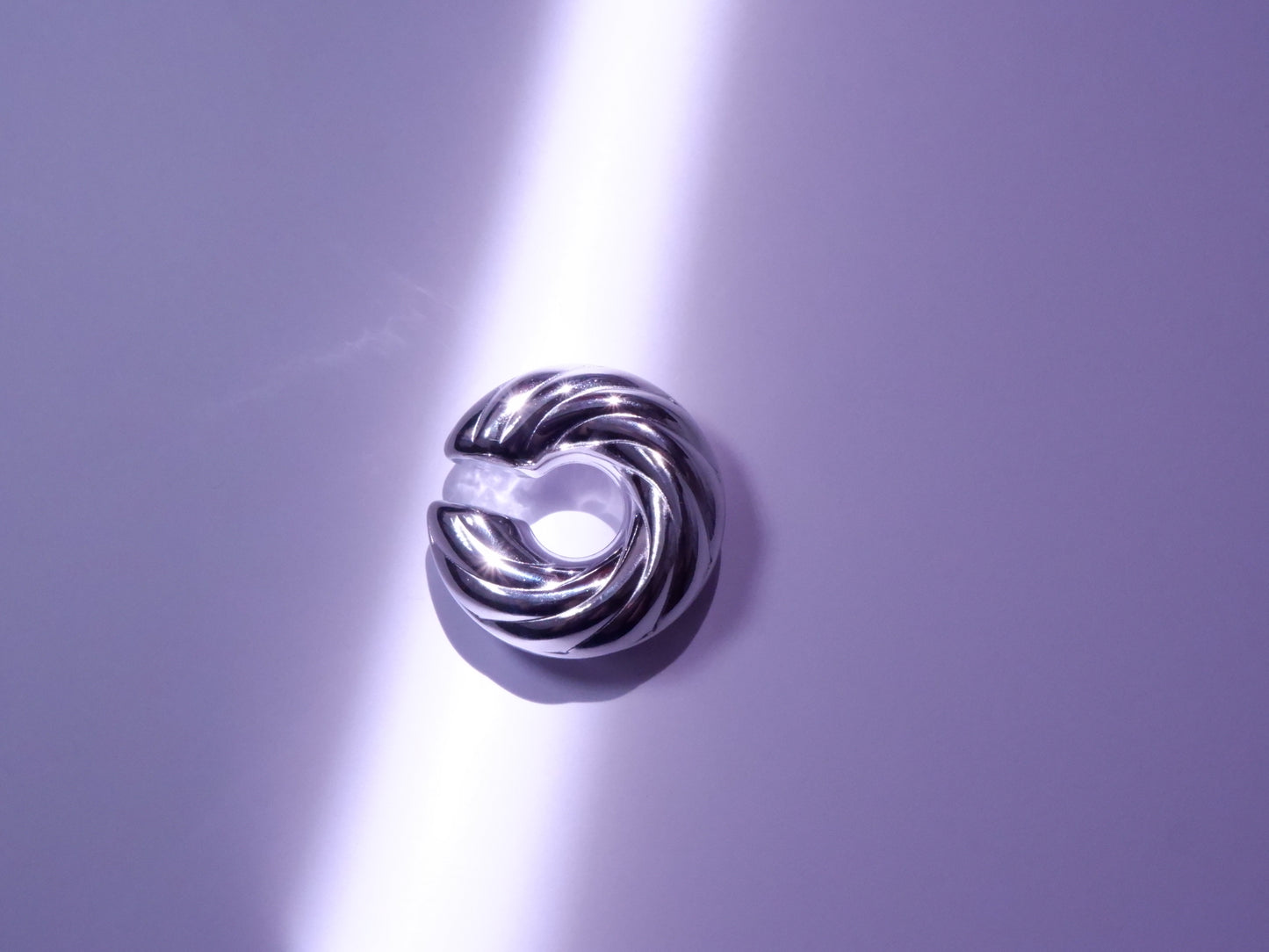 Σκουλαρίκι Ατσάλινο Ear Cuff Με Ρίγες 1pc